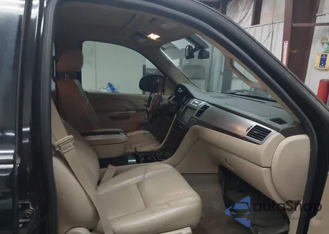 2013 Cadillac Escalade Esv Luxury z USA, uszkodzony, nr VIN 1GYS3HEF5DR129522